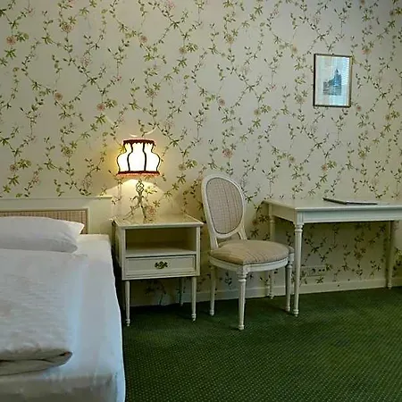 Ξενοδοχείο Hohenstauffen 3*
